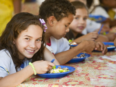 Governo de Minas Gerais dobra recurso enviado às escolas estaduais para alimentação escolar