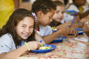 Cidade Estrutural, Brasília-DF. Escola Classe 02.  Almoço servido aos alunos. Foto : Sergio Amaral/MDS