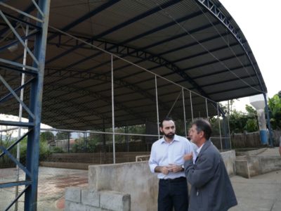 Deputado Ulysses visita obras de UBS e quadra esportiva em Cambuí