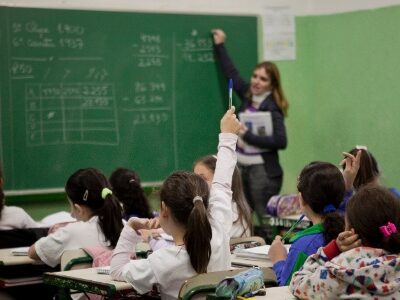 Governador Pimentel sanciona lei para conter a violência contra servidores da educação