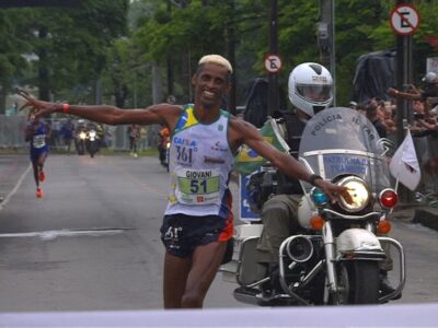 Corredor de Natércia, no Sul de Minas, vence a Volta Internacional da Pampulha