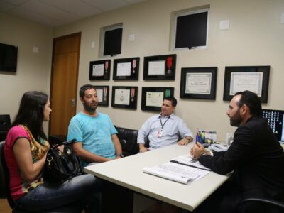 Ulysses Gomes recebe lideranças em Belo Horizonte