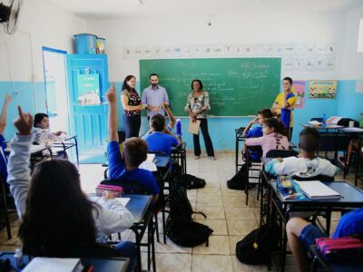 Compromisso com a Educação