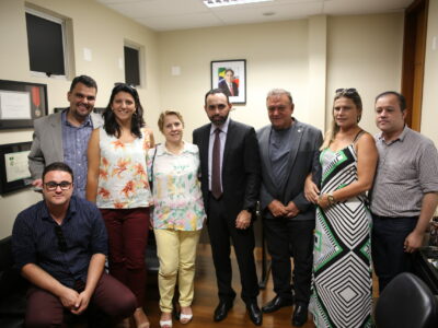 Ulysses recebe prefeitos, vereadores e lideranças em Belo Horizonte