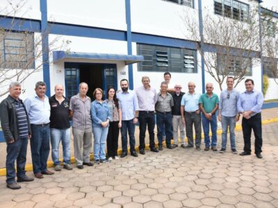 Ulysses Gomes visita Cambuí, Camanducaia e Toledo e faz novas entregas