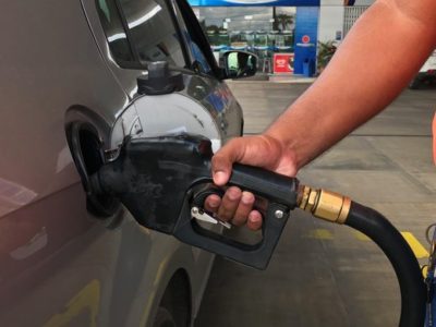 Ulysses protesta contra aumento abusivo da gasolina