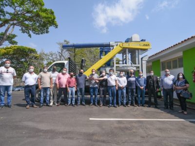 Deputado realiza entrega em Machado e visita Areado