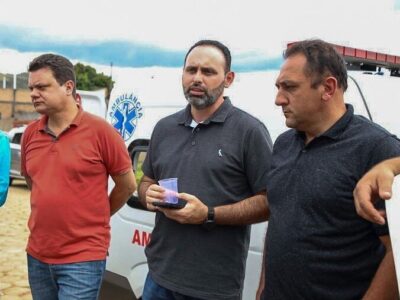 Deputado entrega ambulância e visita Igreja em São Thomé das Letras