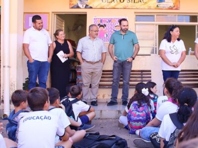 Ulysses visita escola, entidade e obra em Ibiraci